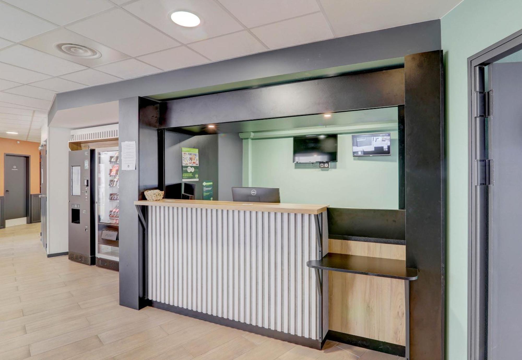 B&B Hotel Montlucon Centre Экстерьер фото